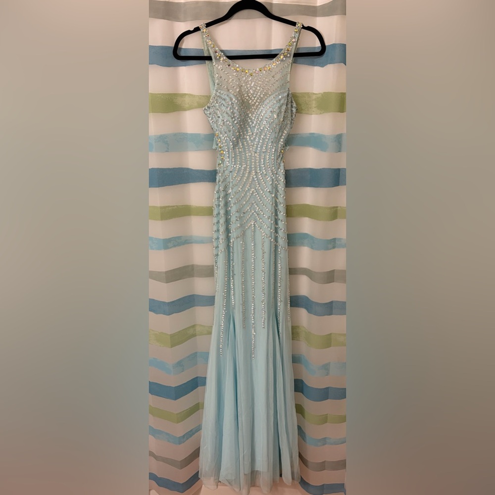 Cecily Brown Open Back Prom Gown from David’s Bridal 86145 Size: XXS (R70)